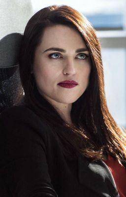 Arrow Black Canary, Lena Luthor, Business Photoshoot, Simply Red, Intelligent Women, Photography Inspiration Portrait, Katie Mcgrath, Top Celebrities, Girl Crushes