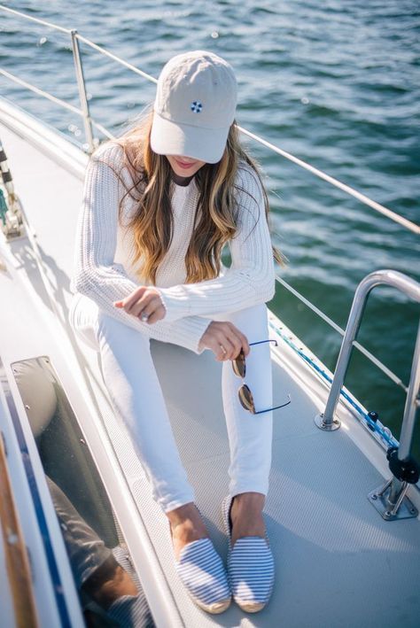 Adrette Outfits, Nautical Outfits, Julia Berolzheimer, Boating Outfit, Gal Meets Glam, Sailing Outfit, Nautical Fashion, Spring Wardrobe, Preppy Outfits