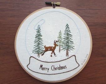 Christmas Hand Embroidery, Christmas Globes, Holiday Embroidery, Christmas Embroidery Patterns, Cross Stitch Christmas, Christmas Embroidery Designs, Stitch Christmas, Christmas Tree Pattern, Felt Christmas Ornaments