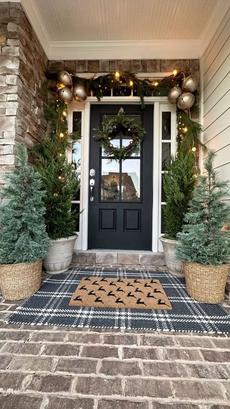 Christmas Door Greenery, Easy Christmas Lights Ideas Outdoor, Christmas Door Design, Porch Christmas Tree, Christmas Porches, Faux Garland, Christmas Entry, Potted Christmas Trees, Front Door Christmas Decorations