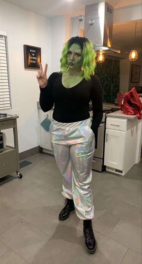 Animation Costume Ideas, Easy Alien Costume, Diy Alien Costume Women, Green Alien Costume, Halloween Alien Costume, Diy Alien Costume, Alien Costume Women, Diy Alien, Alien Costumes