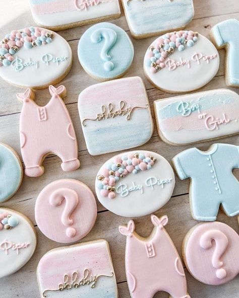 Gender Reveal Cookies Ideas, Gender Reveal Sugar Cookies, Gender Reveal Dessert, Simple Gender Reveal, Gender Reveal Baby Shower Themes, Gender Reveal Cookies, Confetti Gender Reveal, Decorative Cookies, Pastel Baby Shower