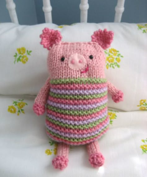 Knook Piggy Pattern by Amy Gaines This pattern is available as a free Ravelry download. Range Pyjama, Crochet Pig, Animal Knitting Patterns, Confection Au Crochet, Knitting Patterns Toys, Knitted Animals, Knitted Wit, Knit Or Crochet, Loom Knitting