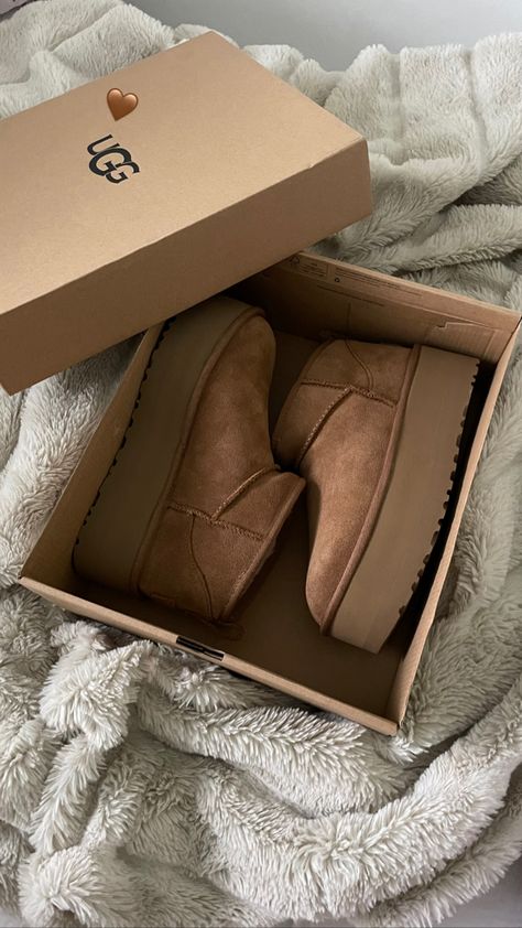 i ♡ them so much #love#fall#ugg#ultraminiplatform#fallfashion#aesthetic#cozy#sweather weather Ugg Aesthetic, Uggs Aesthetic, Ugg Season, Aesthetic Cozy, Love Fall, Autumn Fashion, Vision Board, Instagram Photos, Photo And Video