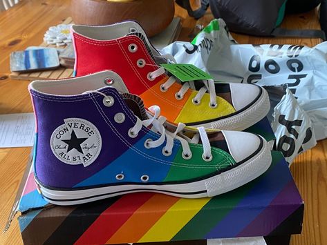 Converse Pride Shoes, Converse Rainbow, Lgbtq Shoes, Pride Sneakers, Lgbtq Converse, Rainbow Converse, Converse Ideas, Converse Design, Pride Shoes