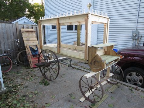 Diy Halloween Hurst, Halloween Casket Ideas, Diy Halloween Carriage, Horse Drawn Hearse Halloween Prop, Diy Hearse Wagon, Halloween Hearse Prop, Horse Halloween Ideas, Hearse Cars, Halloween Budget