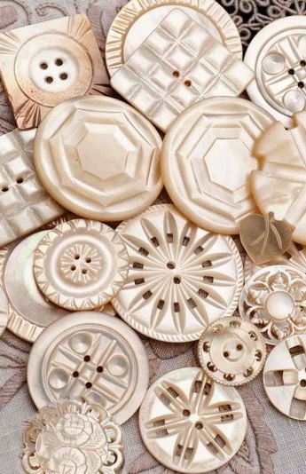 Vintage Beautifully Carved MOP Buttons Buttons Collection, Vintage Sewing Notions, Types Of Buttons, Button Cards, Antique Buttons, Button Art, Button Jewelry, Sewing Items, Button Crafts