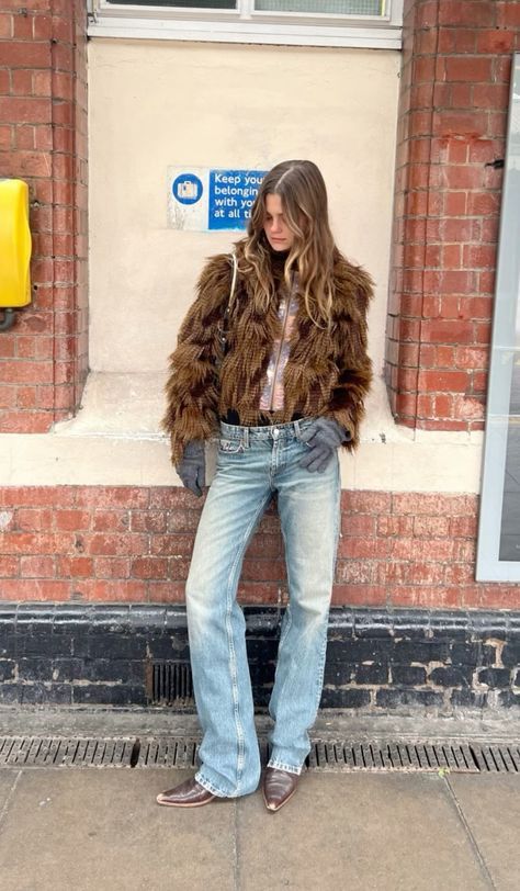 Winter Rainy Day, Rainy Day Outfits, Look Boho Chic, 70s Outfits, Europe Outfits, Estilo Boho Chic, Day Outfits, Winter Boho, Boho Chic Outfits