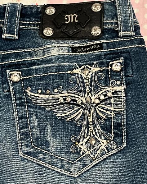 ⋆. 𐙚 ˚ authentic angel wing miss mes ୨ৎ ᡣ𐭩 vintage distressed denim 25 miss me jeans straight cut leg low rise fit, detailed with rhinestone & angel wing embroidery. ᡣ𐭩 like new vintage condition ᡣ𐭩 size M ( waist approx 38-40inc ) asking price: $130 Wing Embroidery, Angel Jeans, Miss Mes, Angels Jeans, Style Bundle, Cozy Outfit, Miss Me Jeans, 2000s Fashion, Christmas Wishlist