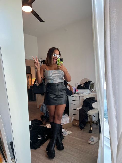 Silver Top And Black Skirt, Black And Silver Concert Outfit, Tops Black Women, Metallic Skirt Outfit, Leather Skirt Mini, Becky Hill, Concert Outfit Inspo, Winter Fashion Looks, Outfits Concert