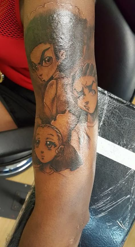 The boondocks tattoo Huey freeman Riley freeman Riley Freeman Tattoo Design, Cartoon Leg Sleeve Tattoo, The Boondocks Tattoo Ideas, Boondock Tattoo, Black Cartoon Tattoo, Boondocks Huey And Jasmine, Blm Tattoos, Riley Boondocks Tattoo, Riley Freeman Tattoo