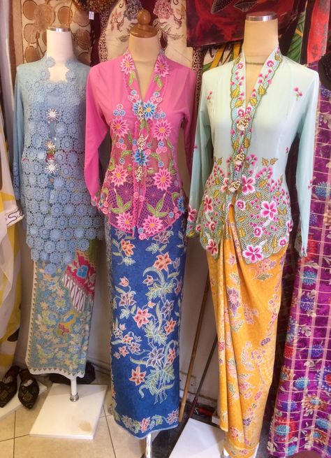 Nonya Kebaya, Peranakan Kebaya, Outfit Kebaya, Kebaya Outfit, Kebaya Nyonya, Nyonya Kebaya, Indonesian Clothing, Indonesian Kebaya, Mode Batik