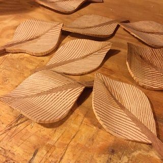 Wooden Leaves, Small Wood Box, Diy Side Table, Best Glue, Epoxy Glue, Decorative Leaves, Resin Jewelry Diy, Wood Carving Art, Woodworking Designs