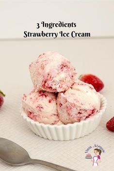 Strawberry Cheesecake Ice Cream, Homemade Strawberry Ice Cream, Strawberry Ice Cream Recipe, Recipes With Whipping Cream, Low Carb Ice Cream, Cheesecake Ice Cream, Easy Ice Cream, Ice Cream At Home, Homemade Ice Cream Recipes