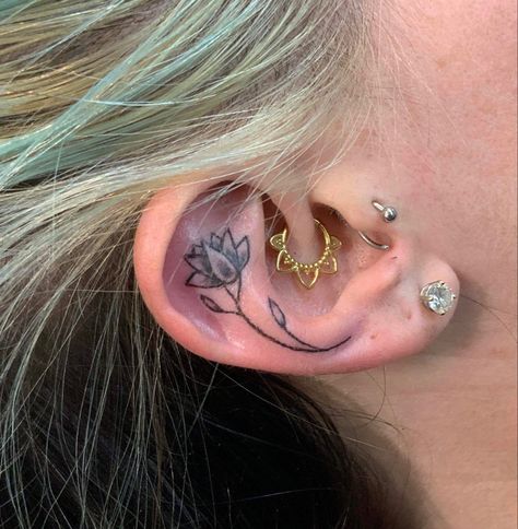 Cartilage Ear Tattoo, Ear Cartilage Tattoo, Flower Ear Tattoo, Cartilage Tattoo, Bug Tattoo, Flower Ear, Anime Tattoos, Body Mods, Ear Tattoo