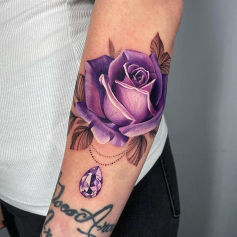 Purple rose and diamond Purple Rose Tattoo, Purple Rose Tattoos, Ink Tattoo Design, Watercolor Tattoo Ideas, Red Ink Tattoo, Purple Tattoos, Red Tattoo Ideas, Rose Hand Tattoo, Magic Runes