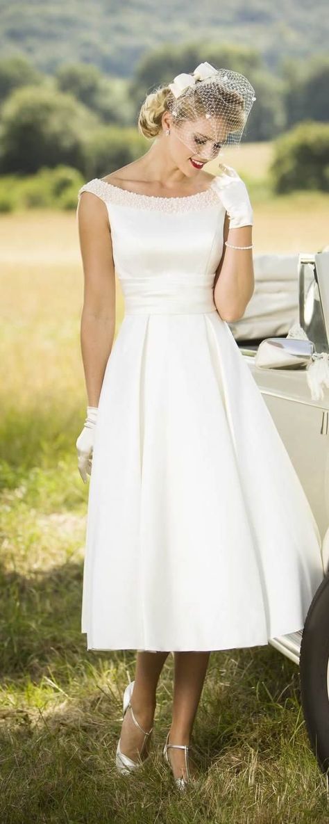 Vintage Simple Wedding Dress - Wedding Dresses for Fall Check more at http://svesty.com/vintage-simple-wedding-dress/ Belle Wedding Dresses, Simple Wedding Dress Casual, Satin Wedding Dresses, Outdoor Wedding Dress, Short Wedding Dresses, Pnina Tornai, Tea Length Wedding, Trendy Wedding Dresses, Wedding Dresses Ideas