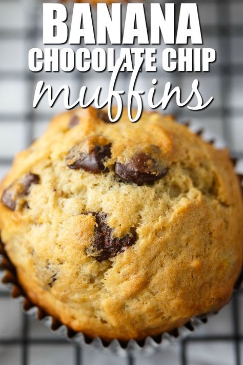 Chocolate Chip Banana Muffins, Chocolate Chip Muffin Recipe, Simple Muffin Recipe, Chocolate Chip Banana, Banana Chocolate Chip Muffins, Banana Chocolate, Banana Chocolate Chip, Chocolate Chip Muffins, Banana Recipes