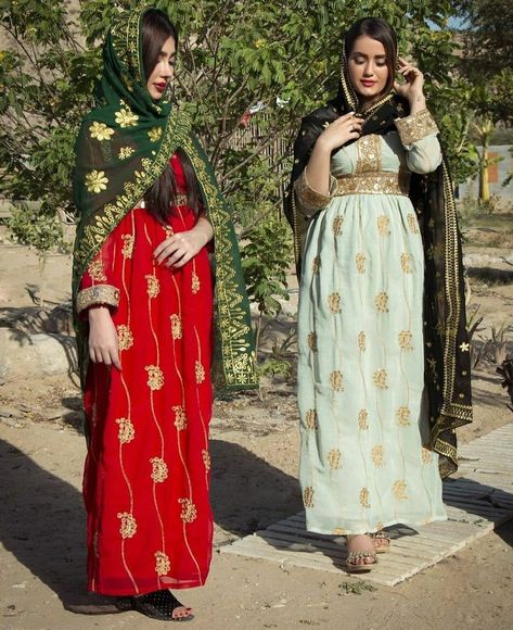 Iran Cultural Clothing, South Asian Traditional Clothes, Traditional Persian Clothing, Omani Clothing, Iran Clothes, Traditional Iranian Clothing, Iranian Clothing, Iranian Dress, Persian Traditional Clothing