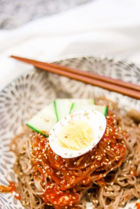 Bibim Naengmyeon (Spicy Korean Buckwheat Noodles) Korean Buckwheat Noodles Recipe, Buckwheat Noodle Recipes, Cold Noodles Korean, Cold Soba Noodle Recipe, Bibim Naengmyeon, Cold Buckwheat Noodles, Korean Noodle Soup, Cold Noodles Recipes, Soba Recipe