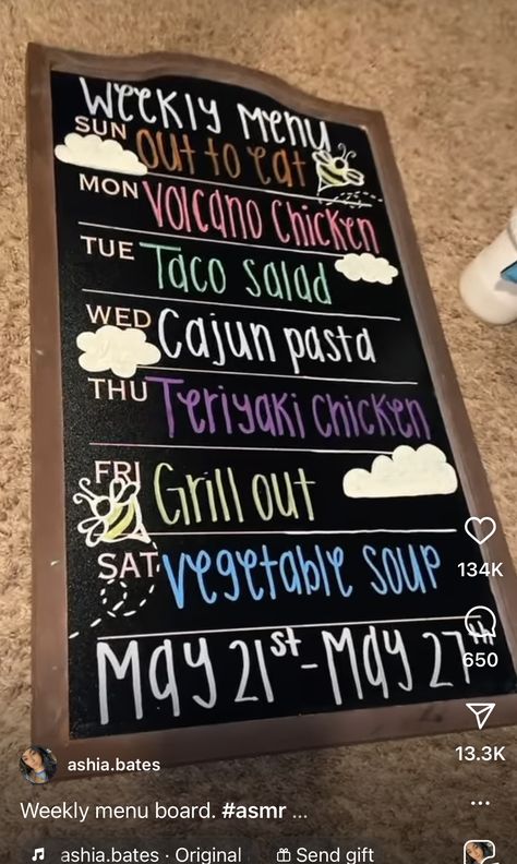 Weekly Menu Chalkboard Ideas, Chalkboard Menu Ideas, Menu Planning Board, Chalkboard Menu Board, Weekly Menu Boards, Chalk Menu, Menu Calendar, Menu Board Design, Dinner Board