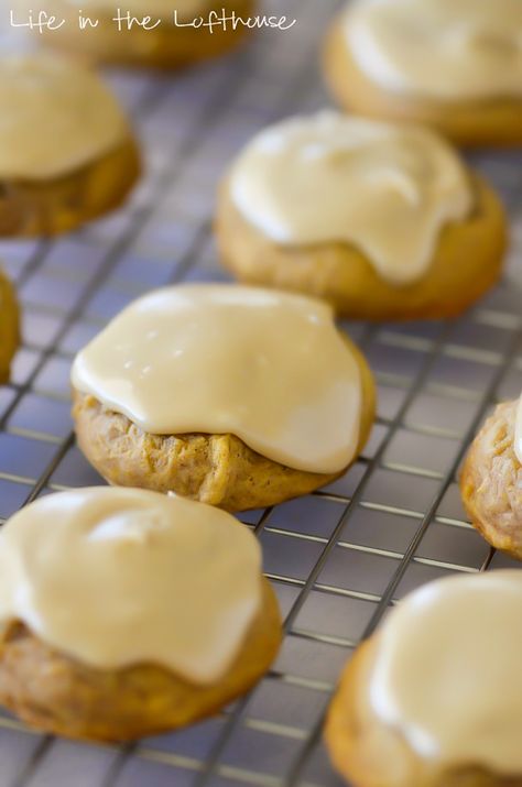 Cookies With Caramel, Pumpkin Cookies Easy, Soft Pumpkin Cookies, Salted Caramel Frosting, Caramel Icing, Brown Sugar Cookies, Caramel Frosting, Pumpkin Caramel, Caramel Cookies