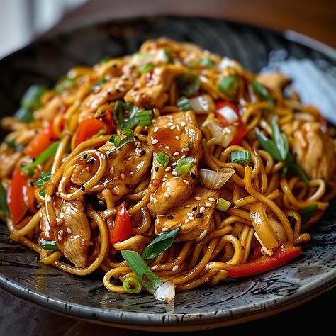 Asian Chicken Noodle Bowl, Noodle Stir Fry Recipes Chicken, Chicken Asian Noodles, Healthy Asian Food Recipes, Wok Cooking Recipes, Chinese Food Recipes Noodles, Best Chow Mein Recipe, Chicken Chinese Recipes, Chow Mein Noodles Recipe