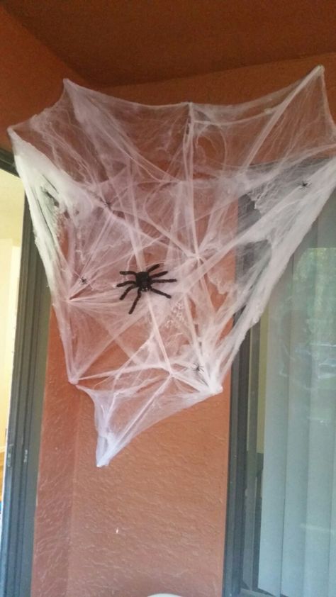 Halloween spooky decor...spider web Spider Web Ideas For Halloween, Spoder Web, Halloweekend Party, Halloween Webs, Vampire Party, Fiesta Halloween, Halloween Web, Hall Decoration, Spider Web Decoration