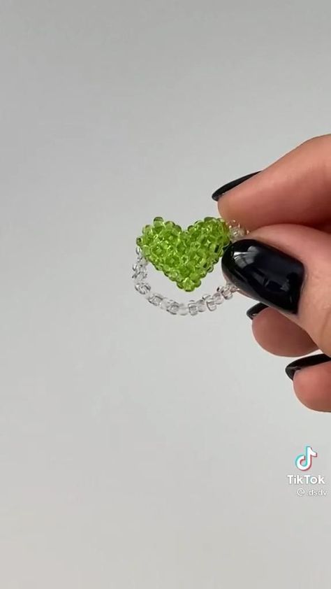 Seed Bead Heart Pattern Tutorial, Beaded Heart Pattern, Beaded Ring Diy, Biser Handmade, Beaded Rings Patterns, Diy Beaded Rings Tutorials, Beaded Rings Tutorials, Crochet Bracelet With Beads, Ring Diy Handmade