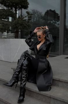 Trench Coat Photoshoot Women, Dark Fem Clothes, Wealthy Lifestyle Luxury Women, Outfit With Gloves, Leather Trench Coat Outfit, Goth Fashion Aesthetic, Trench Coat Outfit, All Black Fashion, Leather Trench