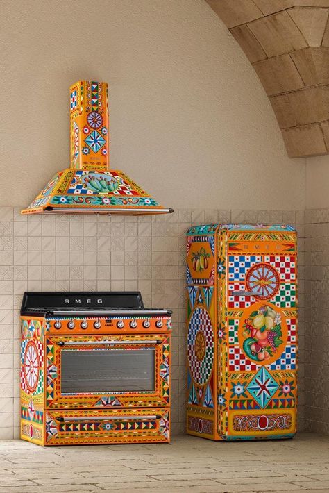 Because a Technicolor stand mixer wasn't enough, Dolce & Gabbana and Smeg are now teaming up to make fashionably colorful refrigerators and ovens. Smeg Refrigerator, Smeg Kitchen, Smeg Fridge, Smeg Appliances, Outdoor Kitchen Appliances, Truck Art, Outdoor Kitchen Design, Diy Kit, A Kitchen