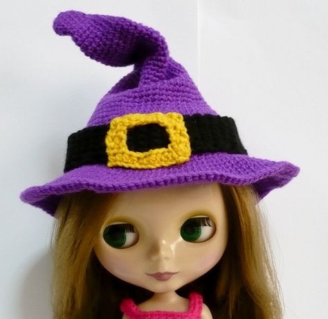 Blythe - Crocheted Hat - Witch by melbangel, via Flickr Creepy Crochet, Blythe Crochet, Purple Hat, Crochet Halloween, Crocheted Hat, Holiday Hats, Knitting Hats, Purple Hats, Witch Doll