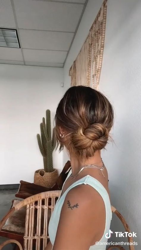 Messy Hair Tutorial, Perfect Messy Bun, Hair Upstyles, Bun Tutorial, Peinados Fáciles Para Cabello Corto, Work Hairstyles, Hair Up Styles, Bun Hairstyles For Long Hair, Easy Hairstyles For Long Hair