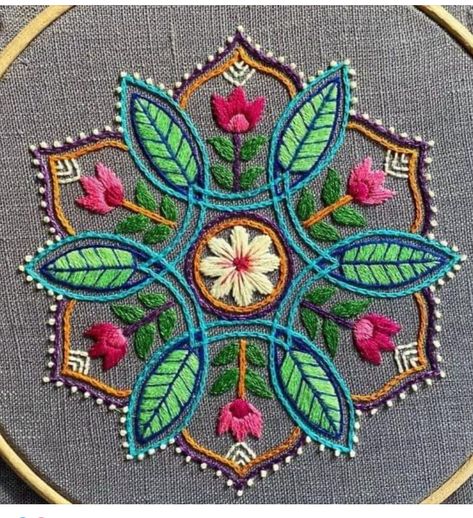 Embroidered Mandalas Embroidery Designs, Redwork Embroidery Patterns, Embroidered Mandala, Mandala Embroidery, Simple Hand Embroidery Patterns, Hobby Craft, Embroidery Lessons, Textile Art Embroidery, Diy Embroidery Designs