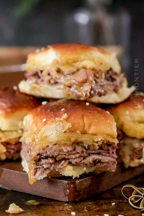 Delight in tender slices of premium roast beef nestled in soft slider buns, accompanied by a rich au jus for dipping with these French Dip Sliders. French Dip Sliders, Pork Steak Recipe, Roast Beef Sliders, Food Sandwiches, Parmesan Roasted Potatoes, Sliced Roast Beef, Ranch Chicken Casserole, Beef Sliders, Hawaiian Sweet Rolls