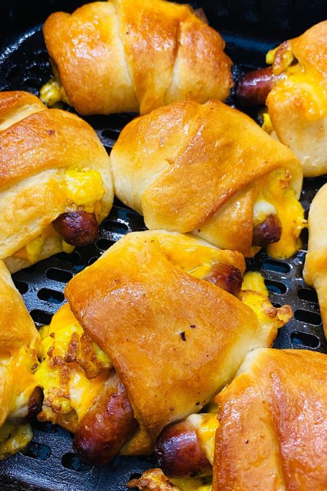 breakfast rolls in the air fryer Air Fryer Crescent Rolls Recipes, Crescent Roll Breakfast Recipes Air Fryer, Air Fryer Crescent Roll Breakfast, Easy Air Fryer Meals Healthy Breakfast, Air Fryer Sausage Rolls, Air Fryer Brunch Recipes, Air Fryer Breakfast Casserole, Air Fryer Croissants, Air Fryer Breakfast Recipes Eggs