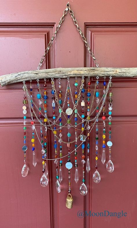 Homemade Wind Chimes, Gazebo Beach, Carillons Diy, Crystal Suncatchers Diy, Wind Chimes Homemade, Suncatcher Diy, Glass Bead Crafts, Wind Chimes Craft, House Cottage