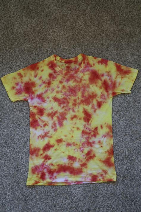 Crumble Tie Dye, Tie Dye Crumple, Dye Patterns, How To Tie Dye, Easy Video, Diy Tutorials, Tie Dye Patterns, Easy Diy Crafts, Easy Tutorial