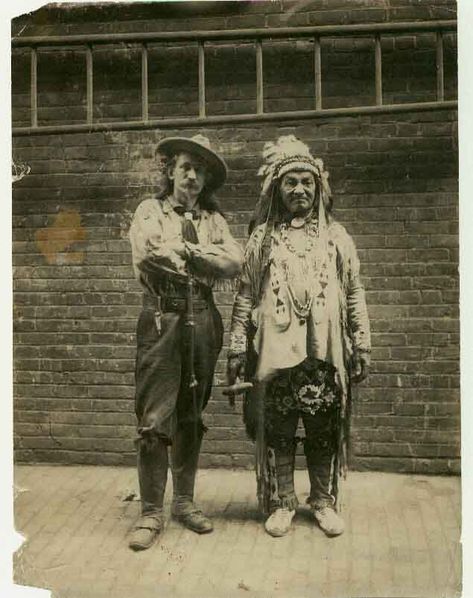 Wild West shows with cowboys and Indians, turn of the 19th century.  This image is called "The Indian and the Scout."  Both of these fellows were part of the Wild West show. Old West Photos, Wild West Show, Sitting Bull, Into The West, Wilde Westen, Buffalo Bill, Cowboys And Indians, Native American Peoples, Indian History