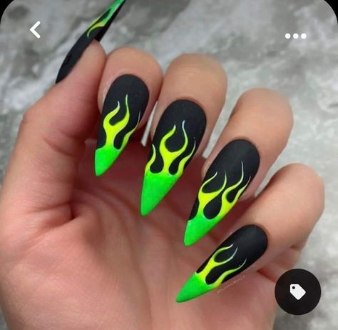 Halloween Nails Ideas, Nailart Designs, Black Halloween Nails, Holloween Nails, Giveaway Post, Green Acrylic Nails, Witchy Nails, Cute Halloween Nails, Hippie Nails