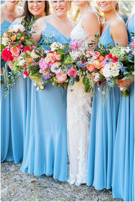 April Wedding Colors, Bridal Bouquet Ideas, Spring Wedding Color Palette, Colorful Wedding Bouquet, Bridal Bouquet Spring, Bright Wedding Flowers, Blue White Weddings, Wedding Color Pallet, Spring Wedding Bouquet