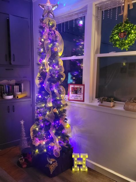 SPORTS CHRISTMAS TREE Minnesota Vikings Christmas Tree, Viking Christmas, Mn Vikings, Minnesota Vikings, Christmas Decorating, Christmas Trees, Minnesota, Vikings, Love It