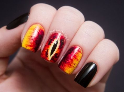 If Style Could Kill: Eye of Sauron Manicure    Not gonna lie- I would totally do this for the premier of the Hobbit Eye Of Sauron, Chalkboard Nails, Unghie Nail Art, Yellow Nail, Geeky Girls, Black Nail, Nail Polishes, Love Nails, The Rings