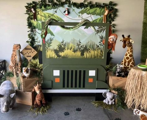 Safari jeep photo backdrop Jungle Jeep Photo Booth, Wild One Safari Jeep, Safari Birthday Decorations Jungle Theme, Safari Party Backdrop Ideas, Jeep Safari Party, Safari Tent Party, Safari Themed Backdrop, Jungle Theme Party Decor, Safari School Decorations