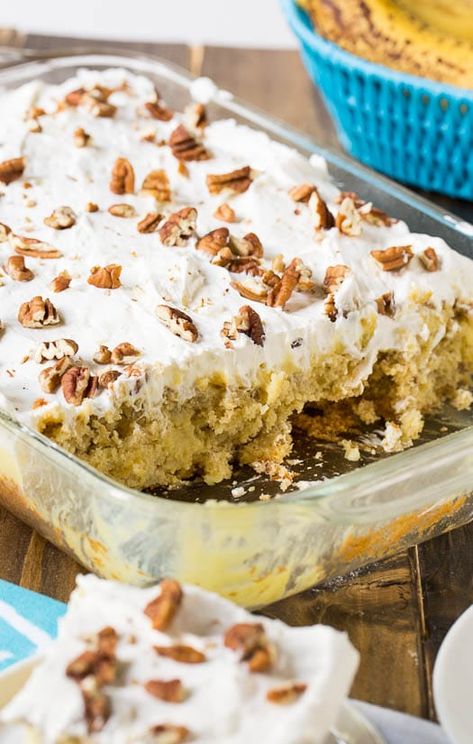 Hummingbird Poke Cake Hummingbird Poke Cake, Crunchy Food, Hummingbird Cake Recipes, Spicy Southern Kitchen, Southern Cake, Hummingbird Cake, Poke Cake Recipes, Bird Cakes, Southern Kitchen