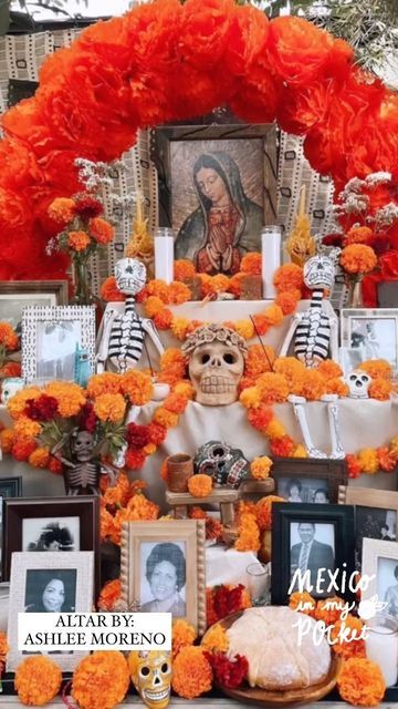 Mexico Travel & Gift Shop on Instagram: "🌸☠️ What is an ofrenda or Day of the Dead altar? 🌸☠️ (📷: @ashleemmoreno) The ofrenda (offering) is what we offer to our deceased to let them know that they are still in our lives. The celebration of the dead should not be a painful one. In fact, you should not receive family members, friends or ancestors with tears in your eyes, because it is a day of festejo (celebration). When you receive a visitor in Mexico, you always receive them with open arms. Day Of The Dead Ofrenda Altars, Day Of The Dead Alters Ideas Diy, Day Of The Dead Altar Ideas, Pet Ofrenda, Day Of The Dead Ofrenda, Decoraciones Aesthetic, Day Of The Dead Decorations, Day Of The Dead Altar, Dia De Los Muertos Decorations Ideas