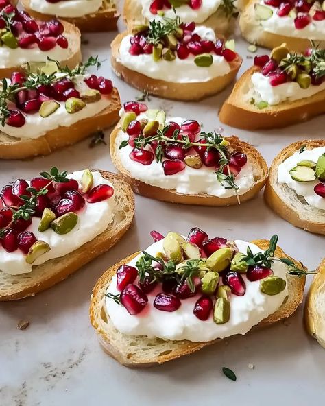 This Pomegranate Pistachio Crostini is a delightful blend of textures and flavors, perfect for holiday entertaining or any special occasion. The creamy ricotta base contrasts beautifully with the crunch of pistachios, while the burst of sweetness from the pomegranate seeds brings the dish together. Fresh mint adds a final touch of brightness, making each bite fresh and exciting. Pomegranate Pistachio Crostini, Pomegranate On Charcuterie Board, Christmas Appetizers Pomegranate, Dish To Bring To Christmas Party, Recipe With Pomegranate Seeds, Pistachio Appetizer, Pomegranate Appetizer, Pomegranate Crostini, Pomegranate Dip