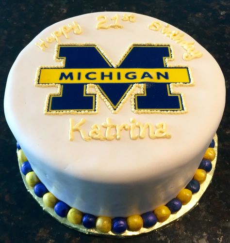 university of Michigan inspired birthday cake University Of Michigan Cake Ideas, Michigan Cake Ideas, Michigan Birthday Party, Michigan Birthday Cake, University Of Michigan Grad Party Ideas, Michigan Desserts, Michigan Cake, Cake University, Grad Cakes