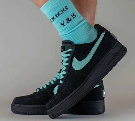 Nike Air Force 1 Tiffany, Sneakers Illustration, Women Trainers, Womens Basketball Shoes, Sport Shoes Men, Nike Air Force 1 Low, Sports Sneakers, Texture Color, Popular Styles