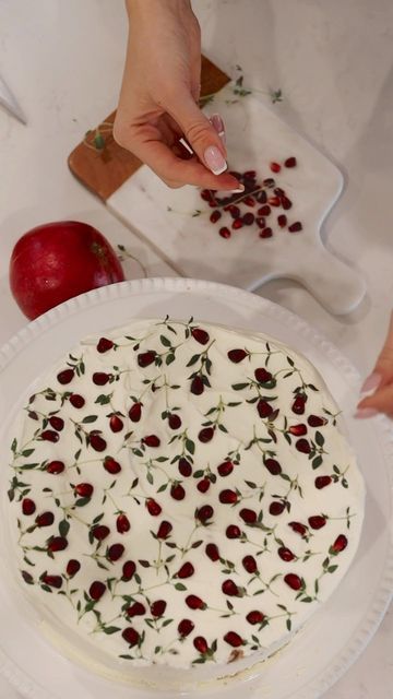 Julia Hunt | Relaxed minimalism on Instagram: "Thyme + pomegranate seed = 🌹 #minimalistcake #minimalistcakes #minimalist #minimalism #minimaliststyle #minimalisthome" Pomegranate Cake Decoration, Pomegranate Wedding Cake, Cake Pomegranate, Minimalist Bday Cake, Bees Cake, Pomegranate Cake, Pomegranate Dessert, Cake Minimal, Pomegranate Wedding